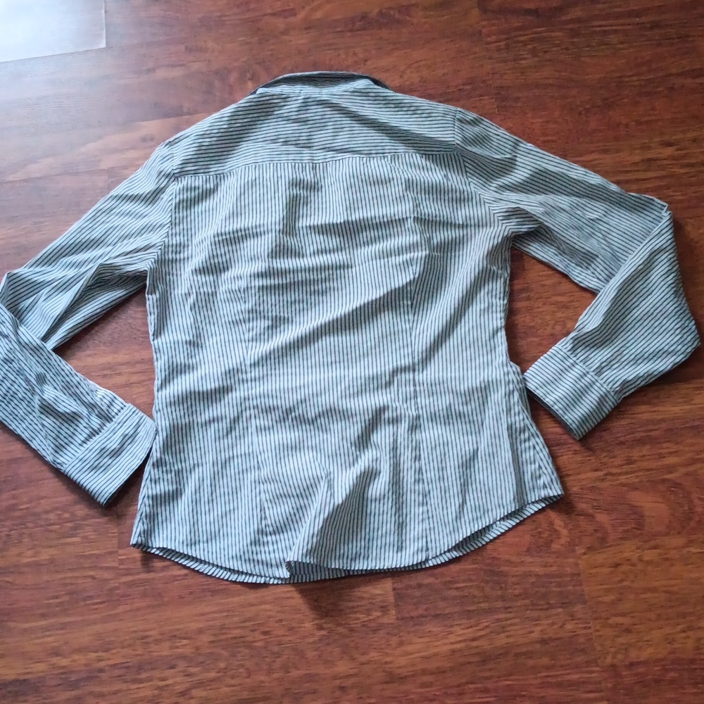 H&M blouse - Picture 6 of 6